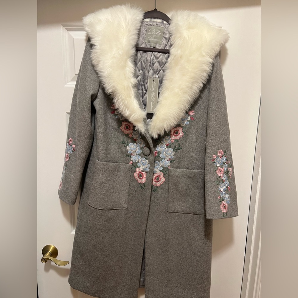 Coat with embroidery